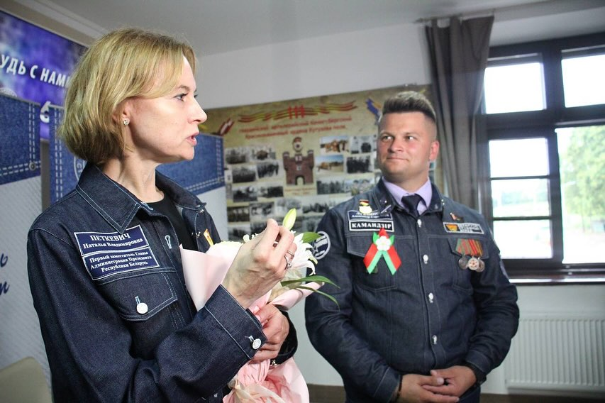 У Берасцейскай крэпасці адбылася сустрэча байцоў студатрадаў БРСМ з першай намесніцай кіраўніца вдміністрацыі прэзідэнта Рэспублікі Беларусь Наталляй Пяткевіч. 28 ліпеня 2024 года. Фота: alexander_lukyanau / Instagram