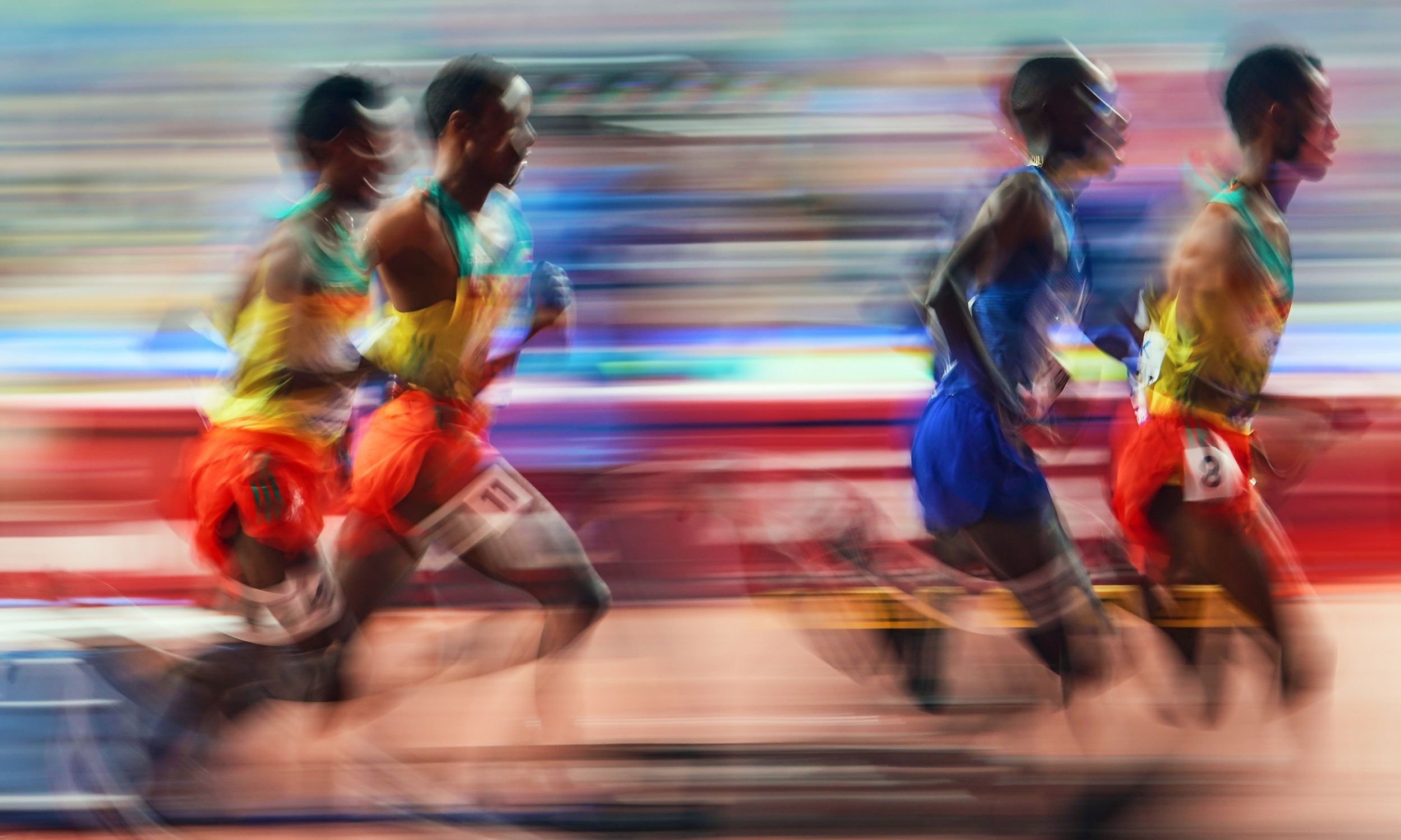 Muktar Edris i Telahun Haile Bekele – obaj z Etiopii – rywalizują w biegu na 5000 metrów dla mężczyzn podczas 17. Mistrzostw Świata w Lekkoatletyce IAAF na stadionie Khalifa w Doha w Katarze, 30 września 2019 r. Fot. Ulrik Pedersen / NurPhoto via Getty Images