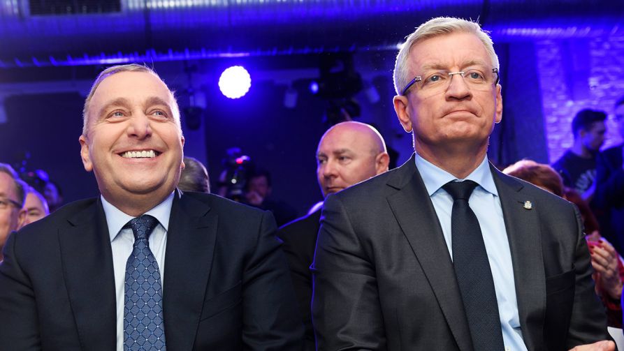W nieoficjalnych rozmowach politycy PO twierdzą, że Grzegorz Schetyna mógł obiecać Jackowi Jaśkowiakowi stanowiska w partii w zamian za udział w prawyborach prezydenckich. (fot. arch. PAP/Jakub Kaczmarczyk)