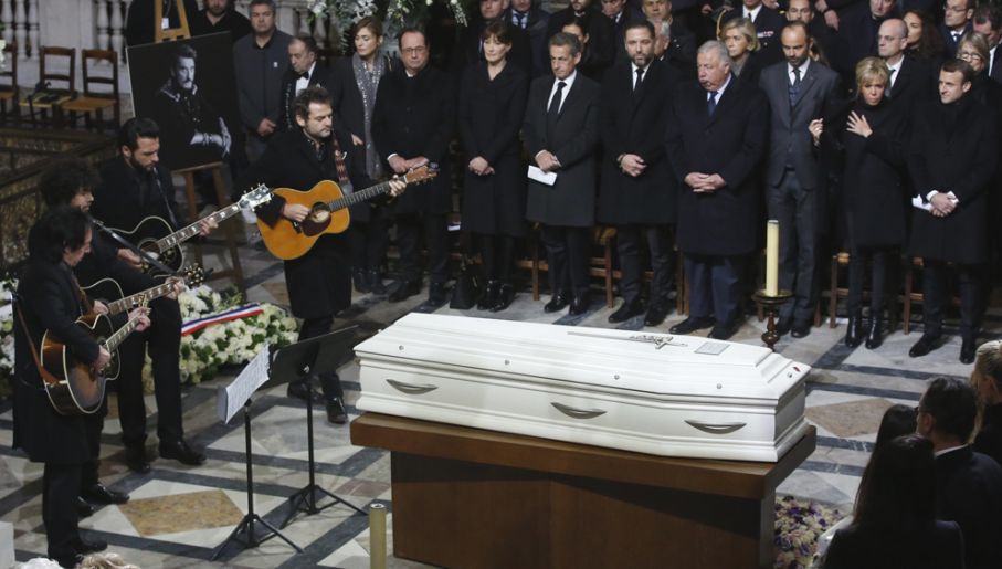 Prezydent Macron (1P) wygłosił mowę pogrzebową (fot. PAP/EPA/Thibault Camus)