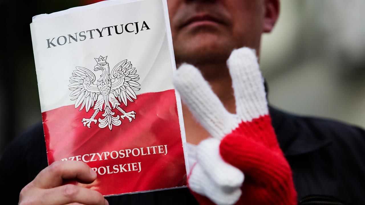 Nowy sondaż dotyczący konstytucji (fot. Jakub Wlodek/NurPhoto via Getty Images) Nowy sondaż dotyczący konstytucji (fot. Jakub Wlodek/NurPhoto via Getty Images)