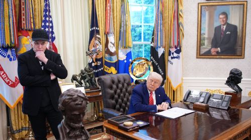 Гендырэктар Tesla Ілон Маск і прэзідэнт ЗША Дональд Трамп у Авальным кабінеце Белага дома. 30 мая 2025 года, Вашынгтон. Фота: Kevin Dietsch/Getty Images.