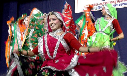 Hinduskie tancerki podczas imprezy kulturalnej w Bhopal w 2007 roku. Fot. PAP/EPA/SANJEEV GUPTA