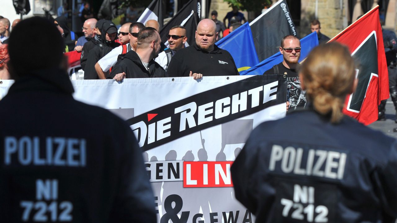 Antyimigrmackie protesty w Niemczech (fot. PAP/EPA/SWEN PFOERTNER) Antyimigrmackie protesty w Niemczech (fot. PAP/EPA/SWEN PFOERTNER)