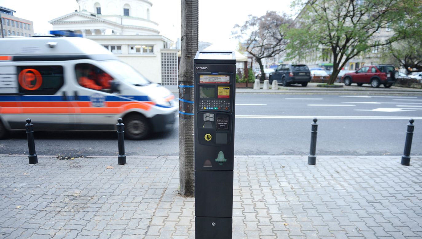 Wprowadzenie opłat za parkowanie w weekendy w śródmieściu to dobra decyzja? (fot. arch.PAP/Jacek Turczyk)