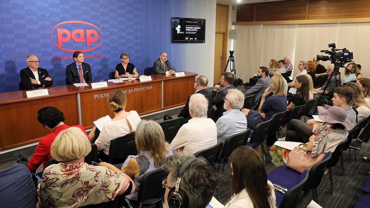 Nagrody Mediów Publicznych, do których po 11 latach przerwy powróciły Telewizja Polska, Polskie Radio i Polska Agencja Prasowa, przyznane zostaną w trzech kategoriach: Obraz, Muzyka i Słowo (fot. PAP/Paweł Supernak) Nagrody Mediów Publicznych, do których po 11 latach przerwy powróciły Telewizja Polska, Polskie Radio i Polska Agencja Prasowa, przyznane zostaną w trzech kategoriach: Obraz, Muzyka i Słowo (fot. PAP/Paweł Supernak)
