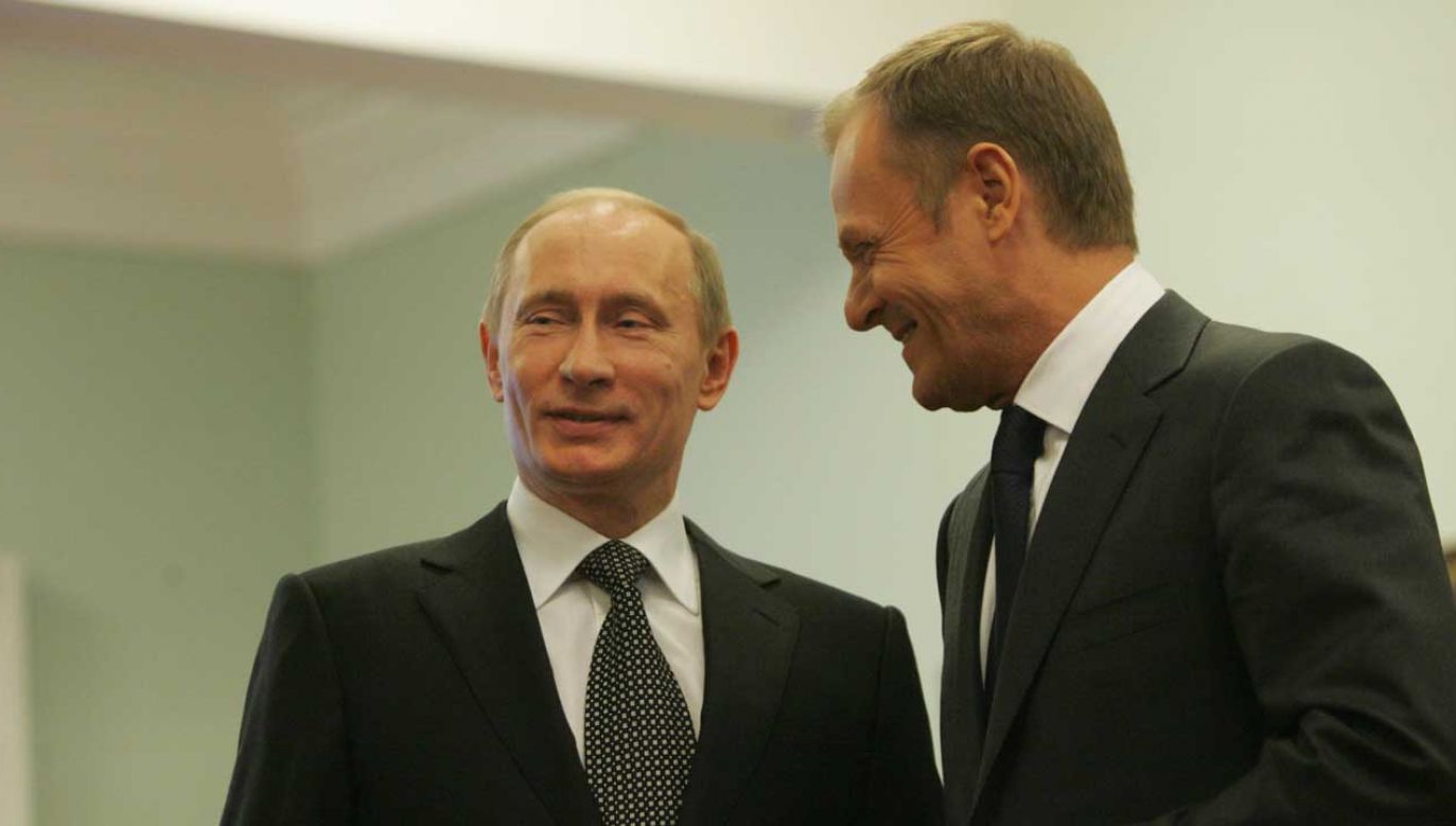 Władimir Putin i Donald Tusk, 7 kwietnia 2010 r. (fot. Sasha Mordovets/Getty Images)