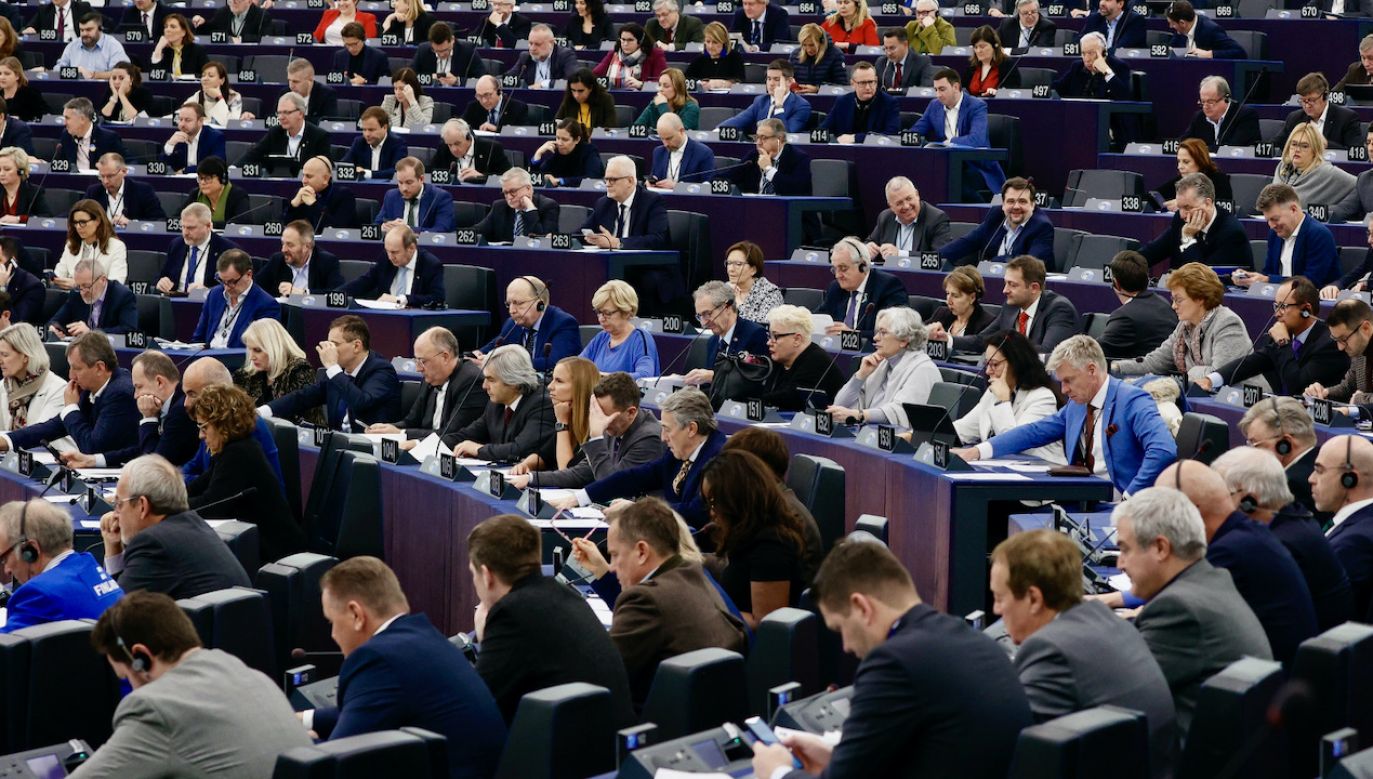Rezolucje przeciwko Polsce, były pisane przez grupy polityczne w PE dziś oskarżane o korupcję (fot. PAP/EPA/JULIEN WARNAND)