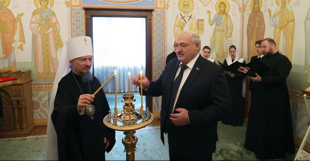 Аляксандр Лукашэнка разам з мітрапалітам Веньямінам наведаў храм Сабору ўсіх Беларускіх святых 14 сакавіка. (Фота: president.gov.by)
