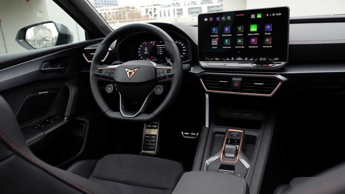 Cupra Leon Sportstourer 1.5 e-Hybrid 272 KM - kokpit