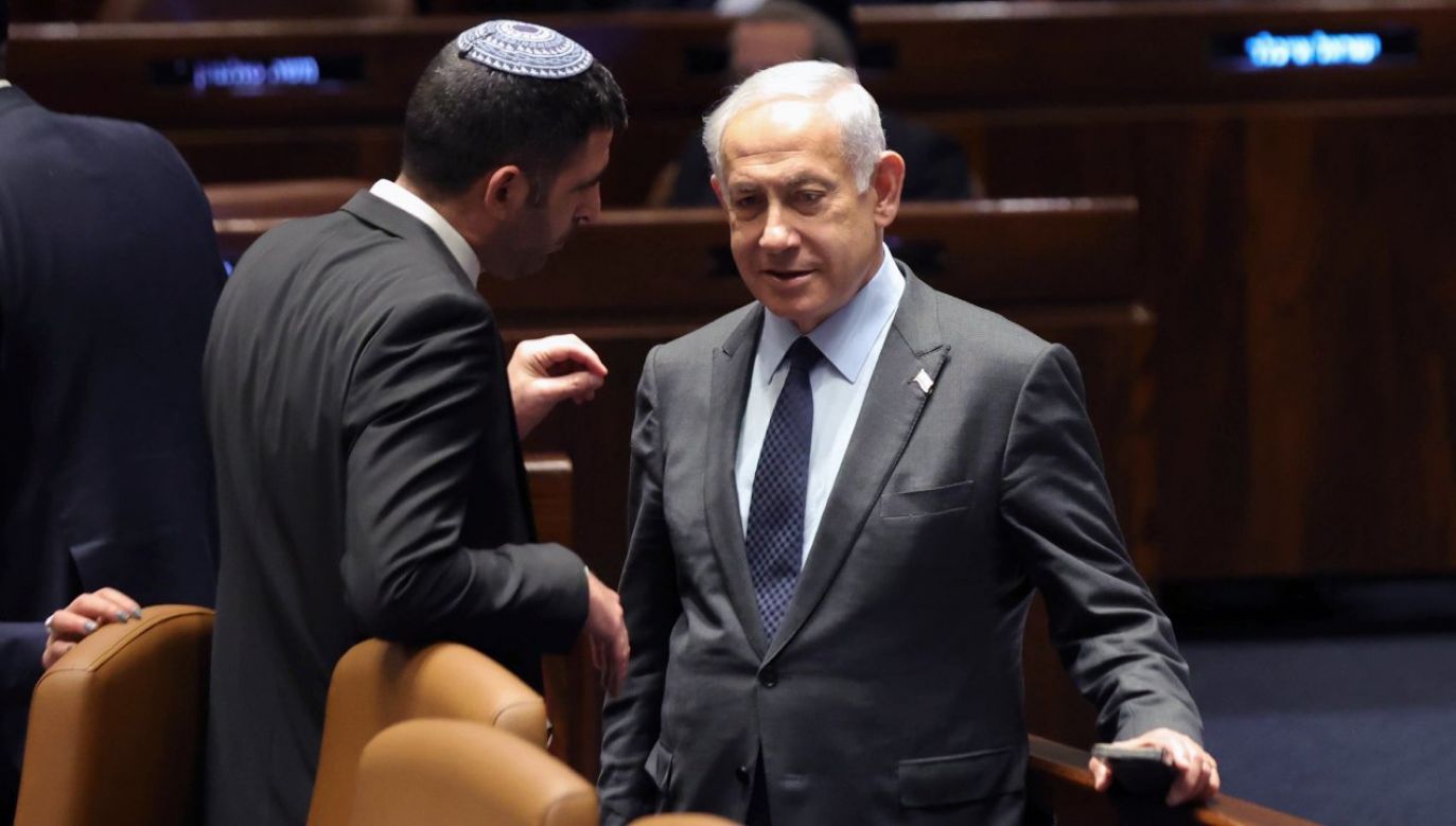 Premier Benjamin Netanjahu ogłosił wstrzymanie reformy (fot. PAP/EPA/ABIR SULTAN)