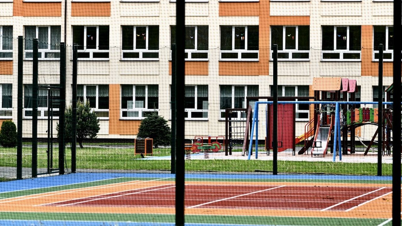 W przygotowywanym rozporządzeniu ograniczenie funkcjonowania szkół jest przewidziane do 7 czerwca (fot. PAP/Darek Delmanowicz) W przygotowywanym rozporządzeniu ograniczenie funkcjonowania szkół jest przewidziane do 7 czerwca (fot. PAP/Darek Delmanowicz)