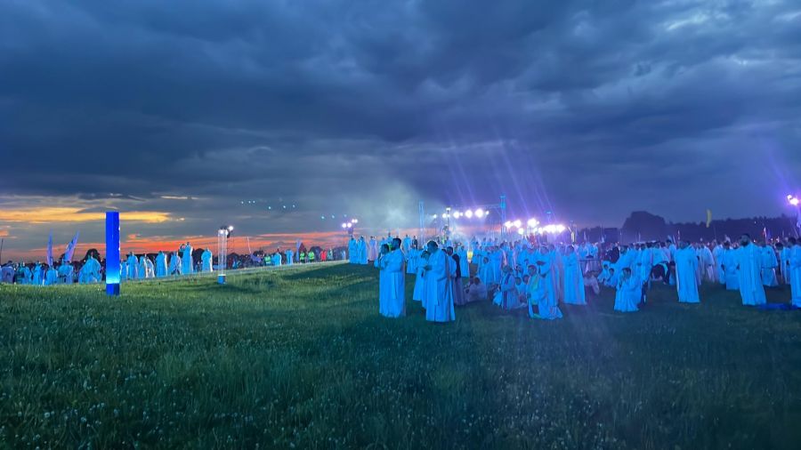 XXVIII Ogólnopolskie Spotkanie Młodych LEDNICA 2000 Pola Lednickie (fot. Natalia Szkopek) 333.jpg