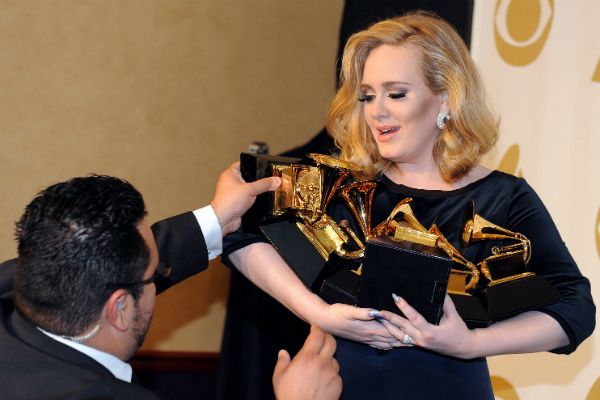 Adele zgarnęła Grammy w najbardziej prestiżowych kategoriach, takich jak utwór i album roku (fot. PAP/ EPA)