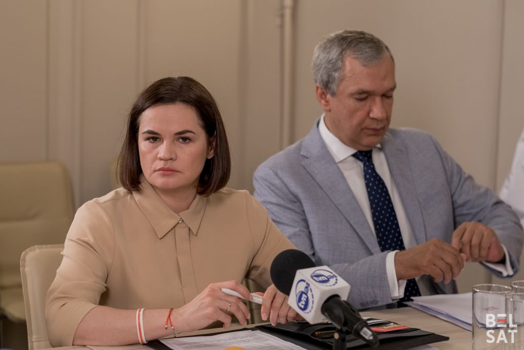 Святлана Ціханоўская і Павел Латушка на паседжанні Аб’яднанага пераходнага кабінету. Варшава, Польшча. 15 ліпеня 2024 года. (Фота: Анастасія Дубровіна / Белсат)