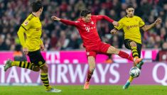Der Klassiker: Borussia Dortmund - Bayern Monachium. Akcja Roberta Lewandowskiego