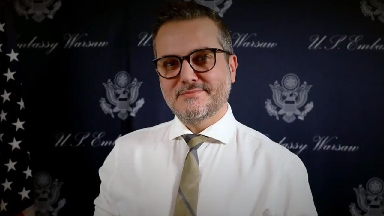 Bix Aliu od ponad półtora roku pełnił funkcję zastępcy szefa ambasady USA w Warszawie. (fot. Twitter/US Embassy Warsaw) Bix Aliu od ponad półtora roku pełnił funkcję zastępcy szefa ambasady USA w Warszawie. (fot. Twitter/US Embassy Warsaw)