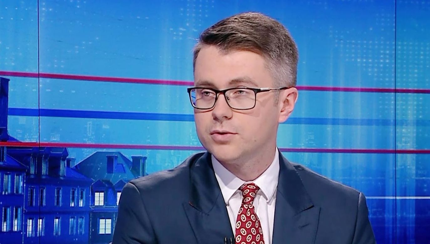 O decyzji poinformował w programie „Gość Wiadomości” Piotr Mueller (fot. TVP Info)