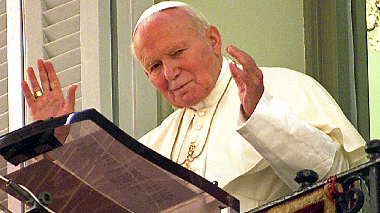 Św. Jan Paweł II przyczynił się do upadku komunizmu w Europie (fot. arch.PAP/ALESSANDRO BIANCHI)