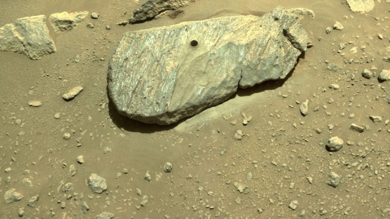 Wiercenie w marsjańskim kamieniu się udało (fot. PAP/EPA/NASA/JPL-Caltech) Wiercenie w marsjańskim kamieniu się udało (fot. PAP/EPA/NASA/JPL-Caltech)