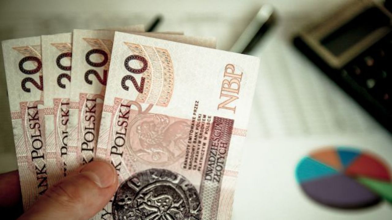 Podatek Pewnego Obywatela Obliczony Według Stawki 18 Wyniósł 2700