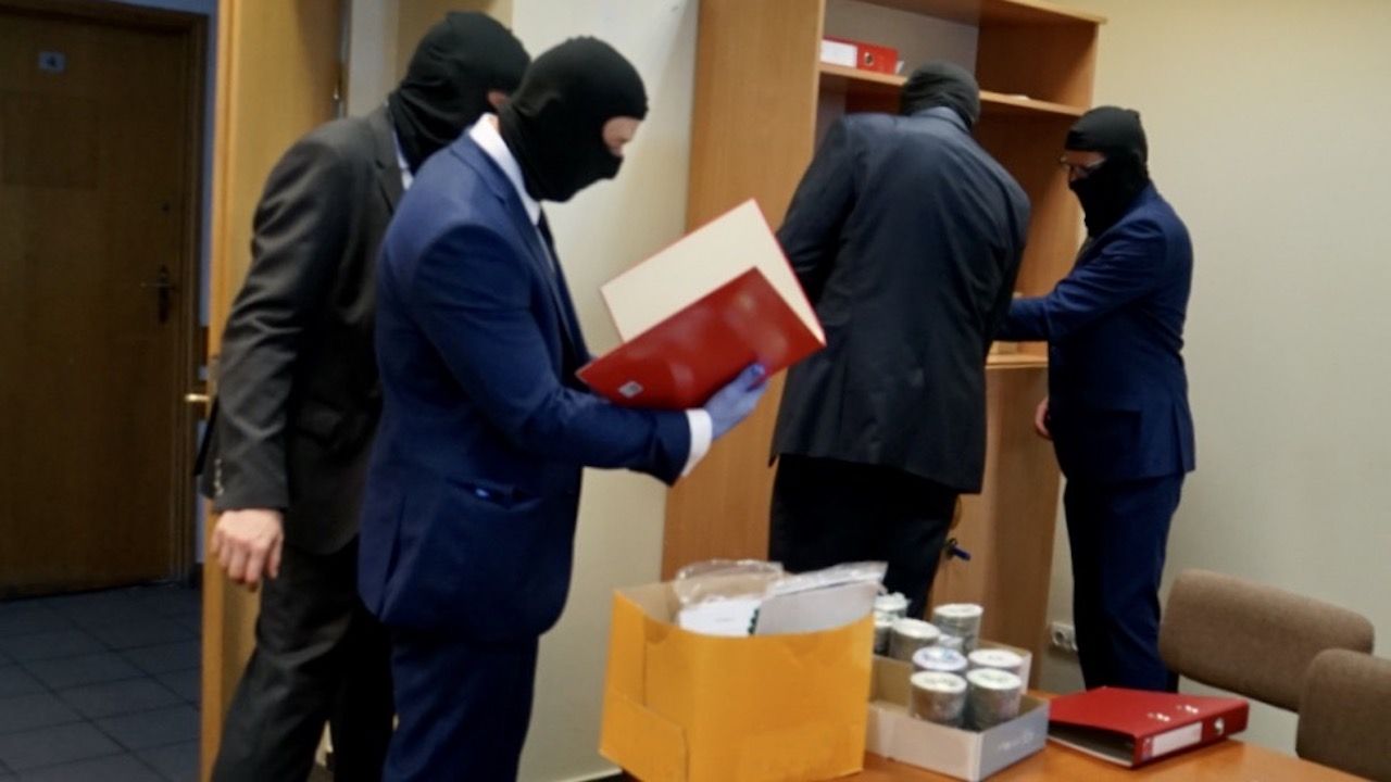 Grupa przestępcza działała przez blisko dekadę – wynika z ustaleń śledztwa (fot. CBA, zdjęcie ilustracyjne) Grupa przestępcza działała przez blisko dekadę – wynika z ustaleń śledztwa (fot. CBA, zdjęcie ilustracyjne)