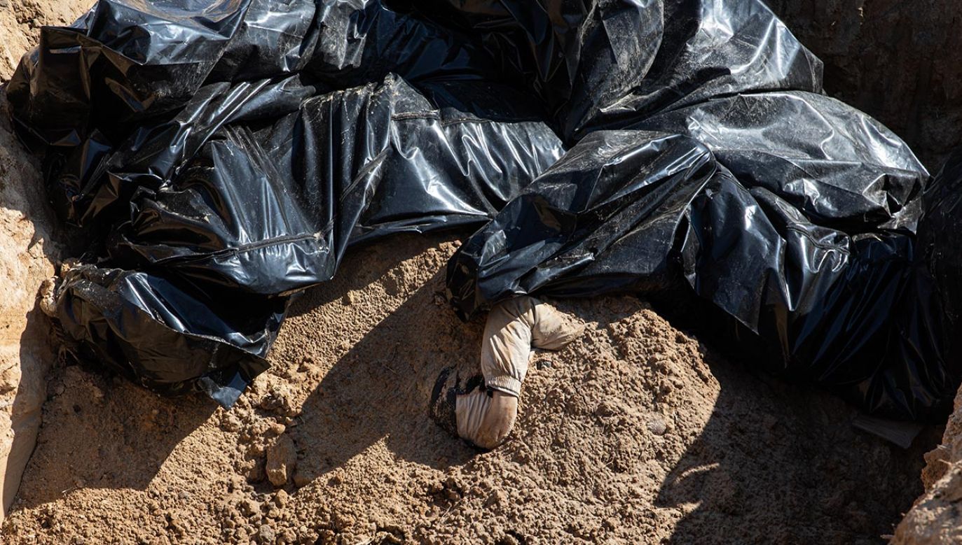 Rosjanie często zakopywali zwłoki zabitych tam, gdzie stacjonowali (fot.  Alex Chan Tsz Yuk/SOPA Images/LightRocket via Getty Images, zdjęcie ilustracyjne)