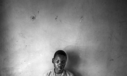 14-letni Edgar został uprowadzony przez rebeliantów, gdy miał 10 lat. Stał się maszyną do zabijania i robił straszne rzeczy. Wraz z LRA  kilkakrotnie zaatakował własną wioskę. Fot. Alvaro Ybarra Zavala/Edit by Getty Images