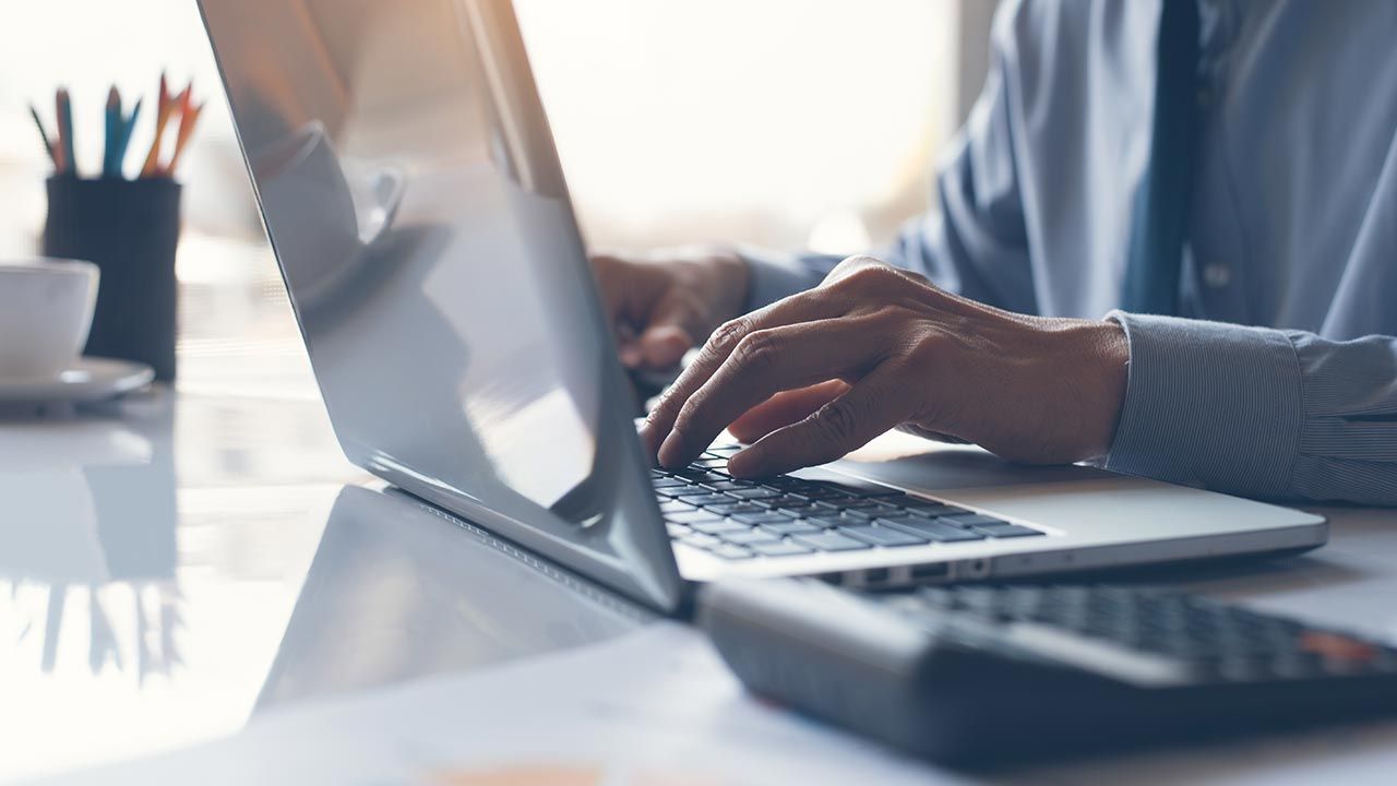 Zmiana dotyczy szerszego otwarcia branży finansowej dla osób z doświadczeniem w infrastrukturalnych instytucjach finansowych (fot. Shutterstock/TippaPatt) Zmiana dotyczy szerszego otwarcia branży finansowej dla osób z doświadczeniem w infrastrukturalnych instytucjach finansowych (fot. Shutterstock/TippaPatt)