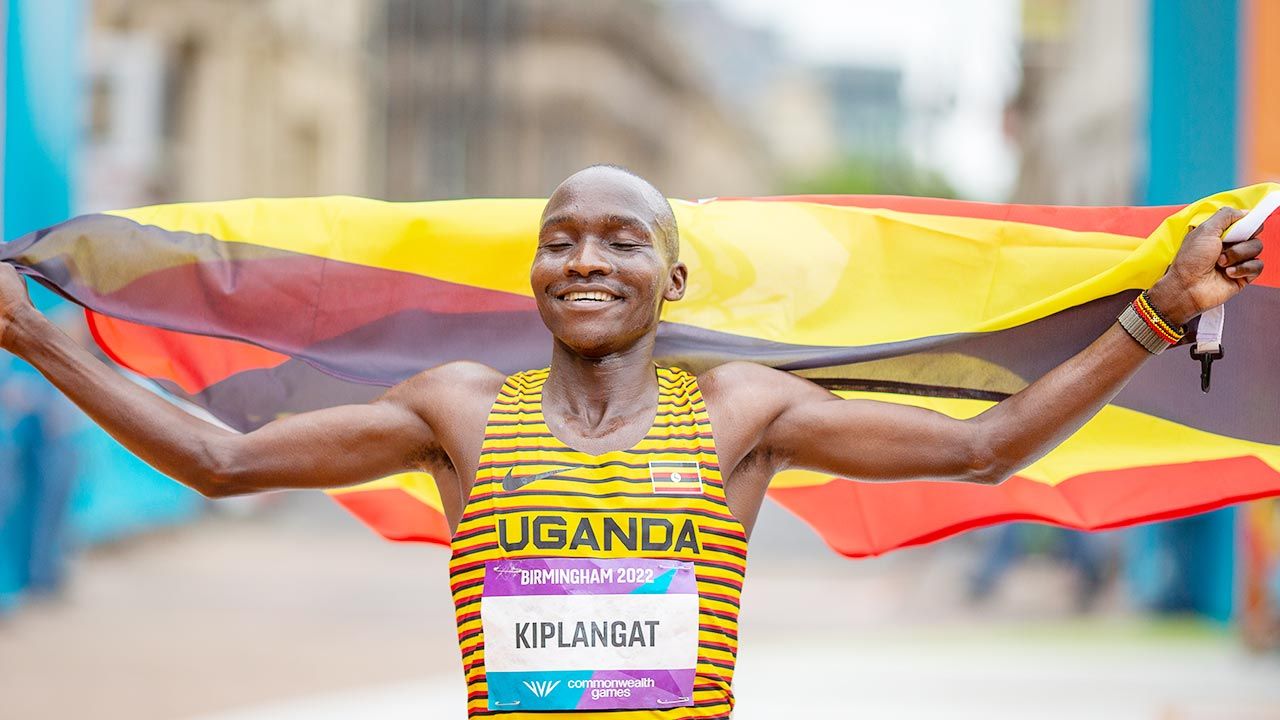 Victor Kiplangat z Ugandy  zdobył złoty medal (fot. Tim Clayton/Corbis via Getty Images)