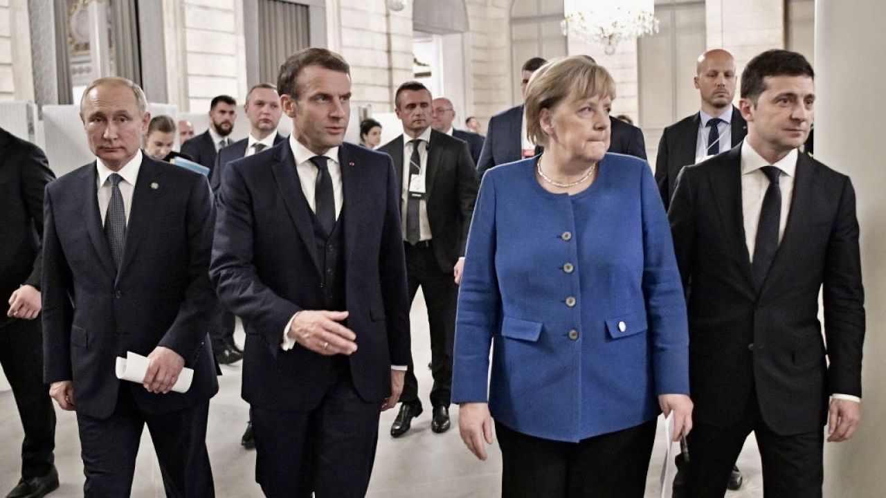 Prezydent Ukrainy idzie w relacjach z Rosją na coraz większe ustępstwa (fot. Alexei Nikolsky\TASS via Getty Images) Prezydent Ukrainy idzie w relacjach z Rosją na coraz większe ustępstwa (fot. Alexei Nikolsky\TASS via Getty Images)