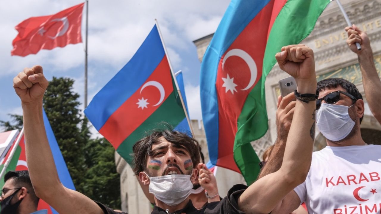 Protesty to pokłosie nasilającego się konfliktu na linii Armenia – Azerbejdżan (fot. PAP/EPA/SEDAT SUNA) Protesty to pokłosie nasilającego się konfliktu na linii Armenia – Azerbejdżan (fot. PAP/EPA/SEDAT SUNA)