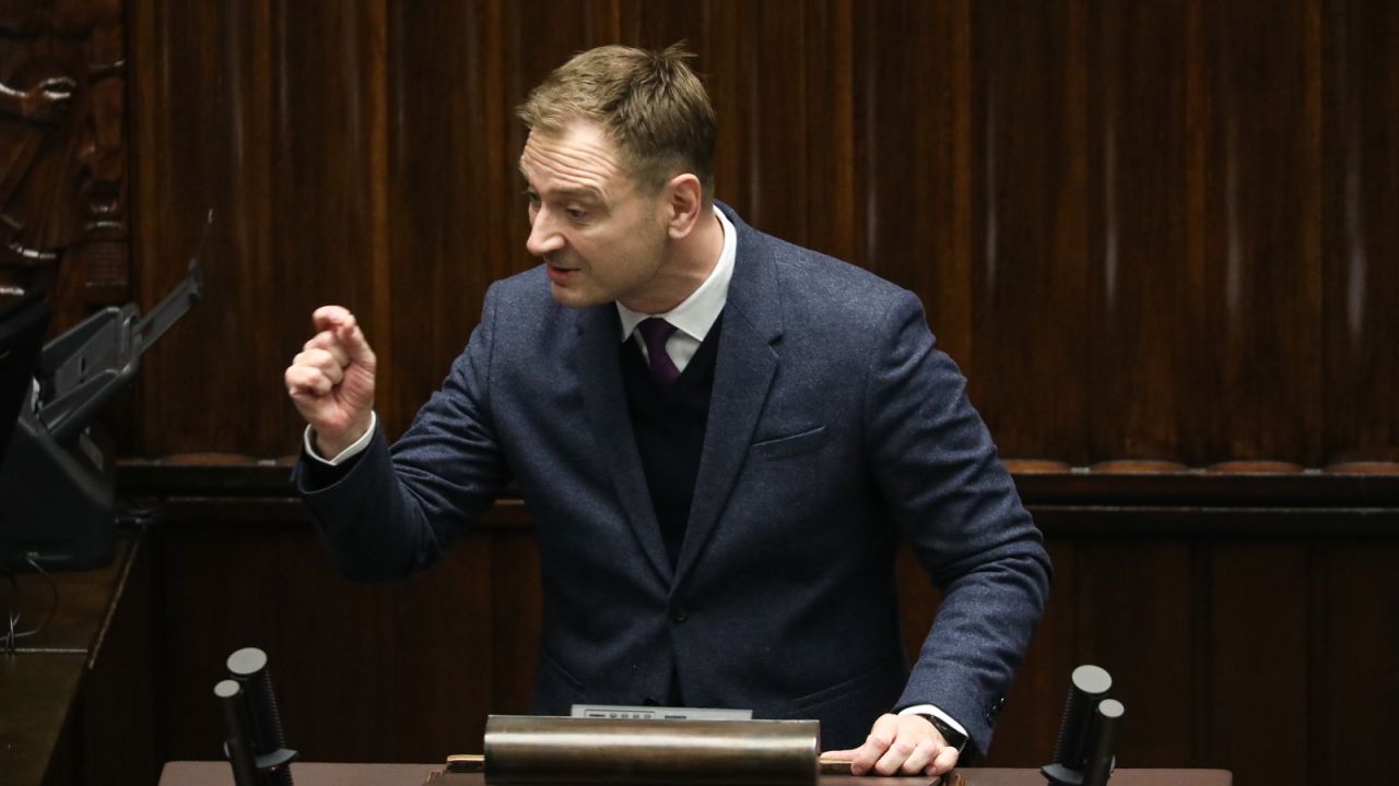 Poseł Platformy Obywatelskiej Sławomir Nitras na sali plenarnej Sejmu (fot. PAP/Tomasz Gzell) Poseł Platformy Obywatelskiej Sławomir Nitras na sali plenarnej Sejmu (fot. PAP/Tomasz Gzell)