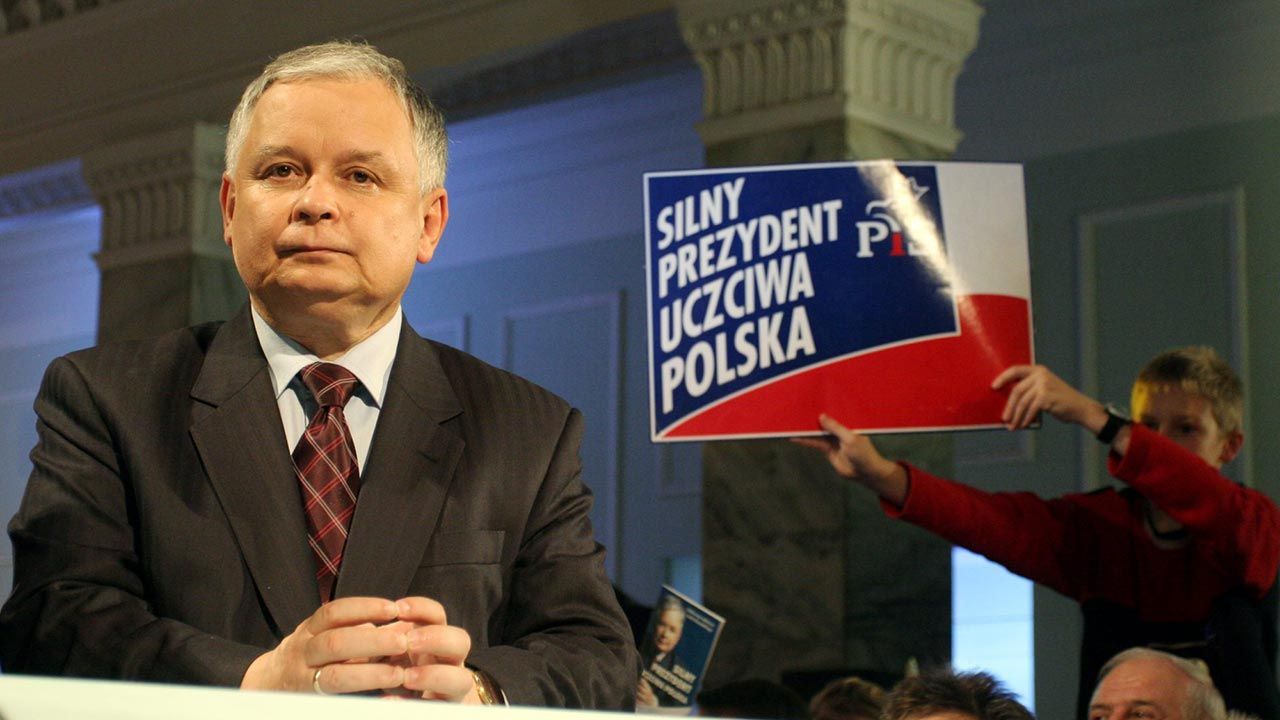 „Silny Prezydent, Uczciwa Polska” – z takim hasłem w wyborach prezydenckich 2005 r. startował Lech Kaczyński (fot. PAP/Radek Pietruszka)