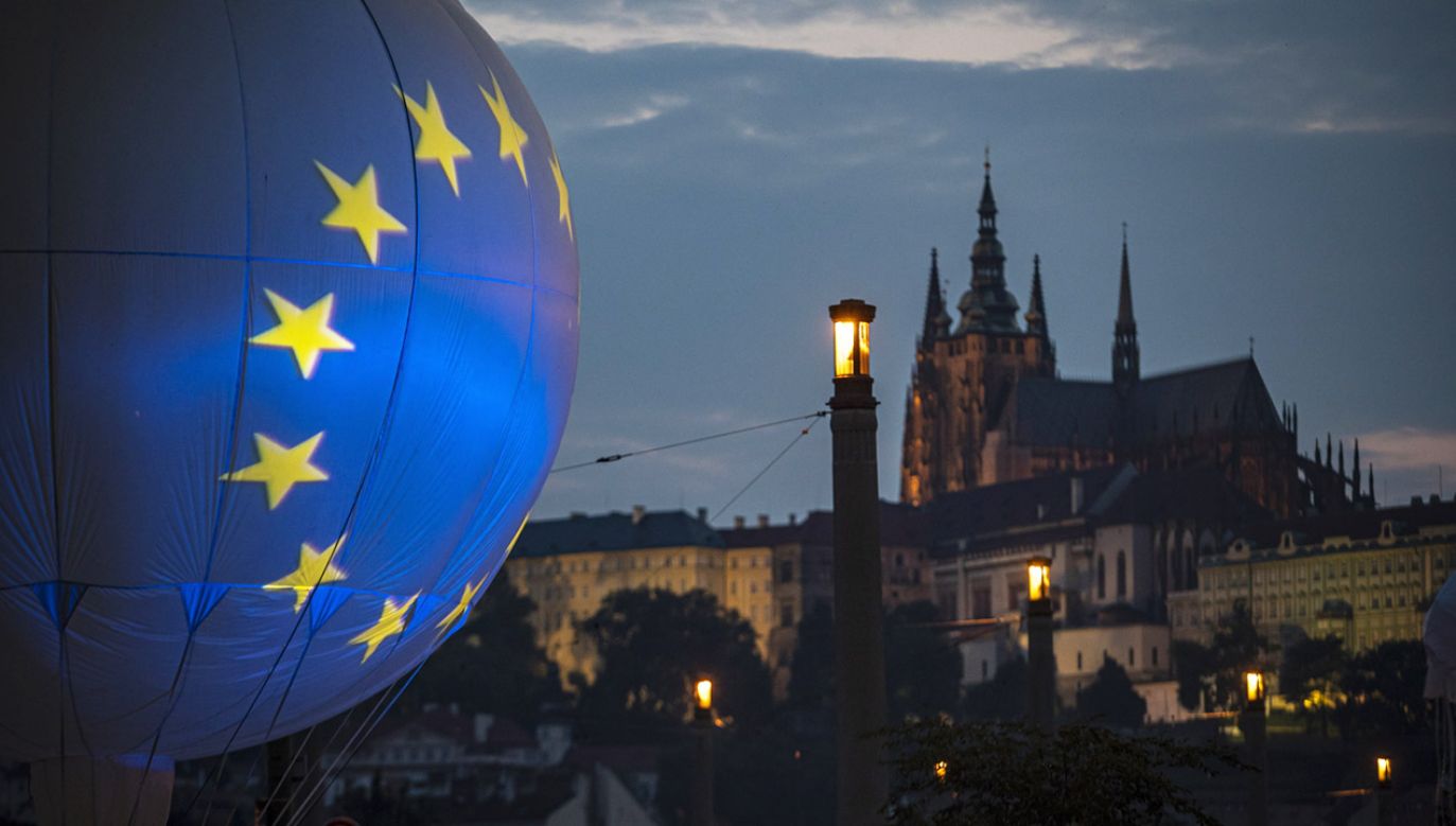 Od lipca stery UE przejmują Czesi (fot. PAP/EPA/MARTIN DIVISEK)