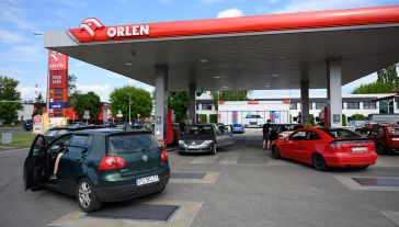 Zysk ze stacji benzynowych w Polsce się zmniejszył. W większości rekompensuje to wzrost zysku w Niemczech (fot. arch.PAP/Jakub Kaczmarczyk)