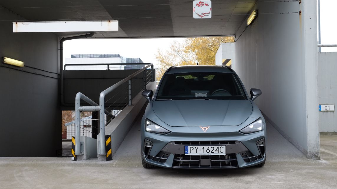 Cupra Leon Sportstourer 1.5 e-Hybrid 272 KM - przód