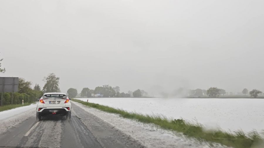 Biało zrobiło się w wielu miejscach kraju, między innymi w  Strzelnie (źródło: Ludzik z Inowrocławia/Bizonq Photography)