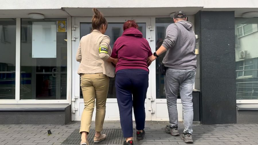 70-letnia kobieta pracująca w stacji kotroli pojazdów została zatrzymana / Fot. Policja