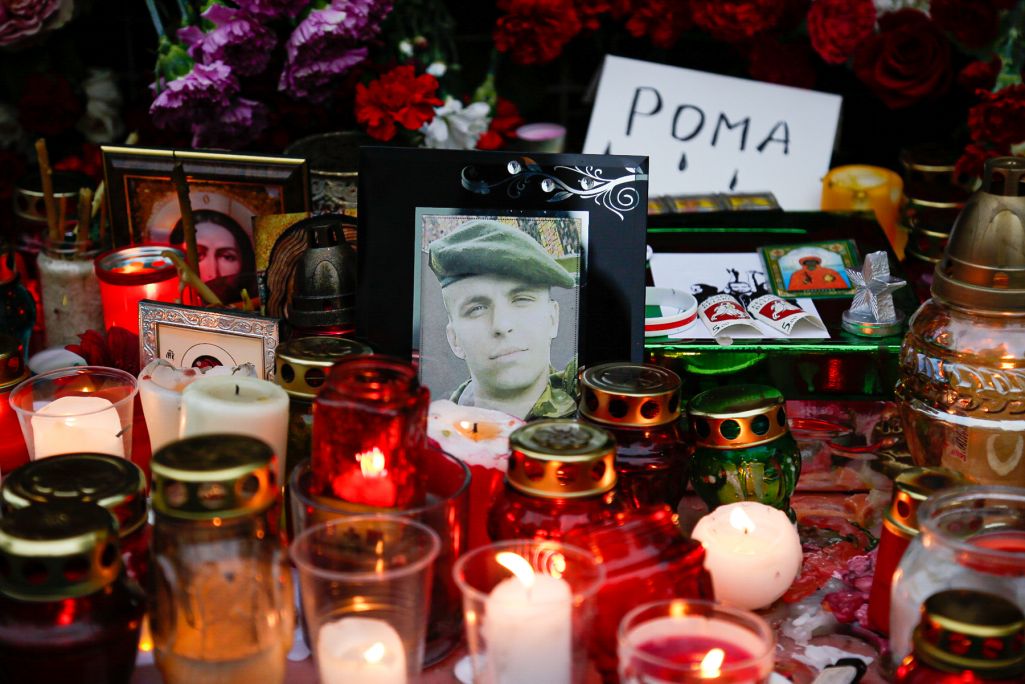 Народны мемарыял Раману Бандарэнку на плошчы Пераменаў у Менску. 13 лістапада 2020 года. (Фота: TК / Белсат)