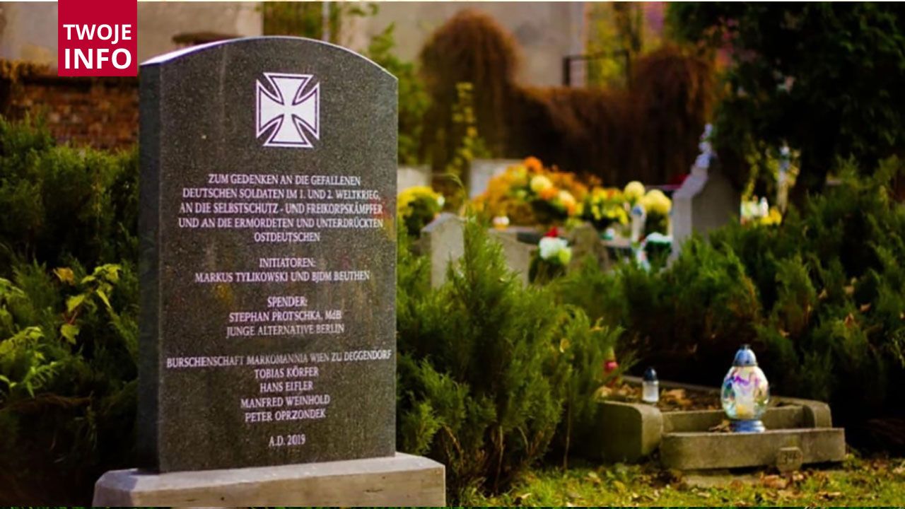 Chodzi o tablicę na cmentarzu przy ul. Powstańców Śląskich w Bytomiu (fot. Twoje Info) Chodzi o tablicę na cmentarzu przy ul. Powstańców Śląskich w Bytomiu (fot. Twoje Info)