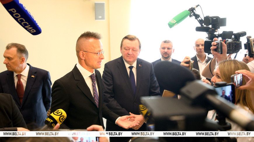 Міністры замежных справаў Вугоршчыны і Беларусі Петэр Сіярта і Сяргей Алейнік адказваюць на пытанні журналістаў. Менск, Беларусь. 29 траўня 2024 года. (Фота: БелТА)