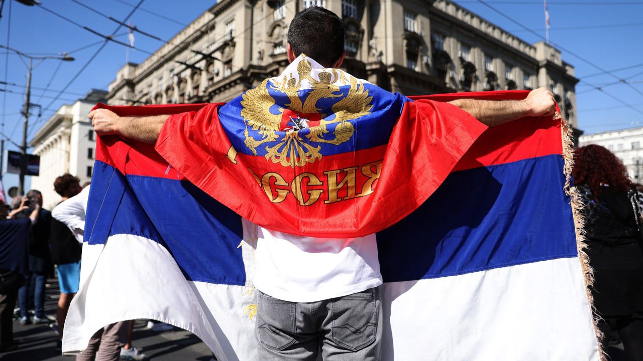 Nie jest tajemnicą, że w Serbii wciąż szczególnie mocne są wpływy Rosji (fot. PAP/EPA/ANDREJ CUKIC)