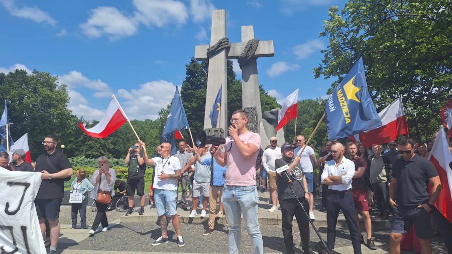 Poznań - Leszno. Manifestacje przeciw migracji i kontrmanifestacje (fot. Tomasz Małecki TVP3 Poznań)