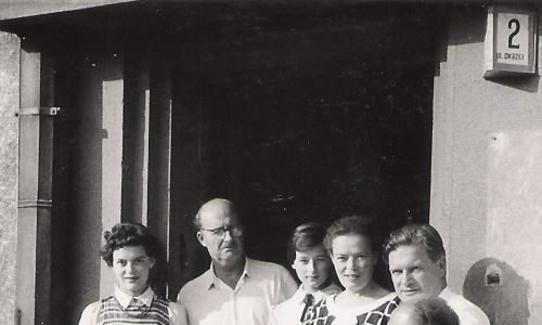 zdjęcie rodzinne Siwców (Ryszard Siwiec drugi od lewej)