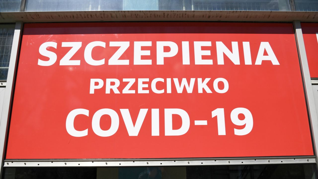 Koronawirus w Polsce. Jak się zapisać na szczepienie? (fot. PAP) Koronawirus w Polsce. Jak się zapisać na szczepienie? (fot. PAP)