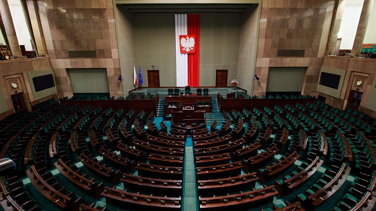 Zjednoczona Prawica na czele kolejnego sondażu (fot. Shutterstock/Verconer) Zjednoczona Prawica na czele kolejnego sondażu (fot. Shutterstock/Verconer)