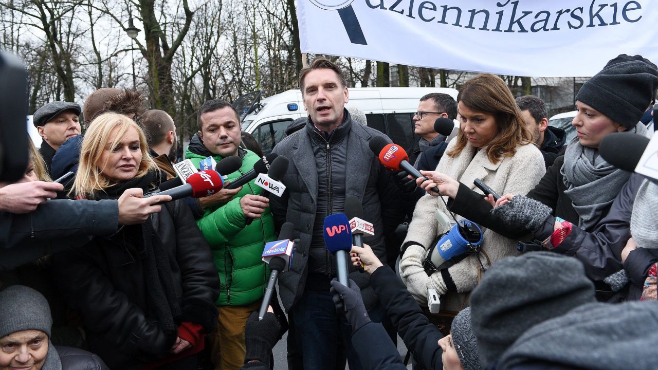Tomasz Lis przed Sejmem (fot. Darek Majewski/Gallo Images Poland/Getty Images)