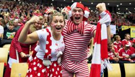 Duńscy kibice podczas meczu swojej reprezentacji z Egiptem (fot. PAP/EPA)