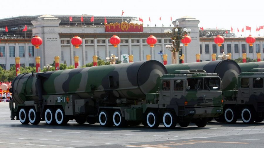 Chiny na potęgę rozbudowują arsenał atomowy (fot. Feng Li/Getty Images)